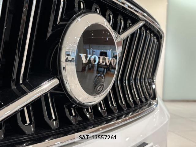 Volvo XC40 2025-09 8210888-6