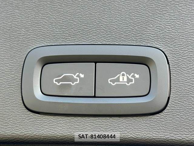 Volvo XC40 2022-04 8247092-8