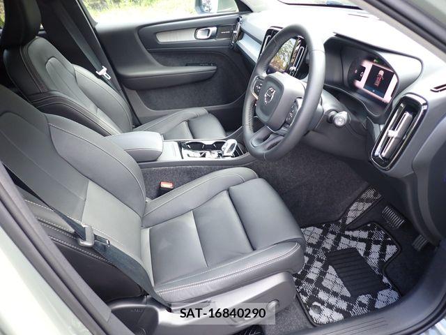 Volvo XC40 2025-06 8247090-1