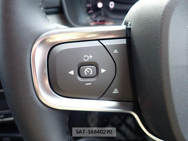 Volvo XC40 2025-06 8247090-21