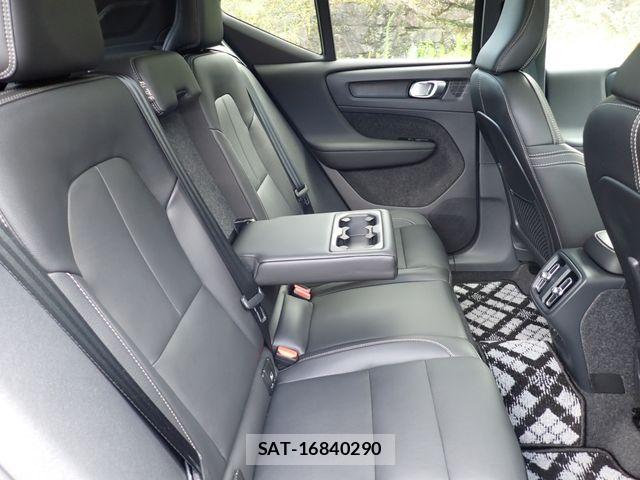 Volvo XC40 2025-06 8247090-24