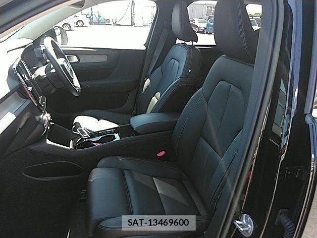 Volvo XC40 2022-06 8247091-10