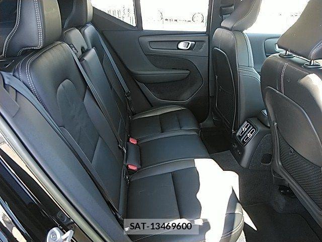 Volvo XC40 2022-06 8247091-11
