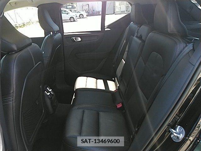 Volvo XC40 2022-06 8247091-12