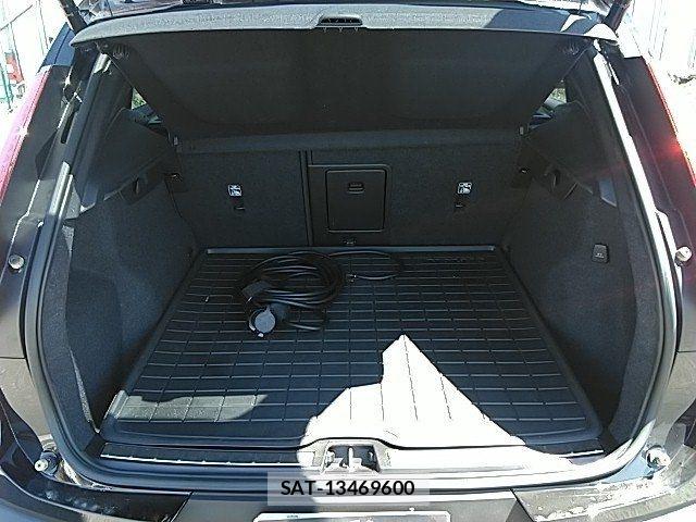 Volvo XC40 2022-06 8247091-13