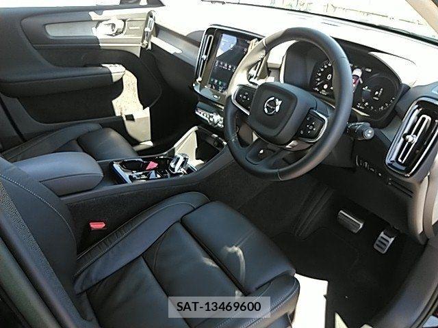 Volvo XC40 2022-06 8247091-1