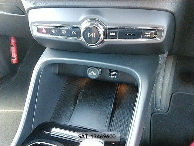 Volvo XC40 2022-06 8247091-24