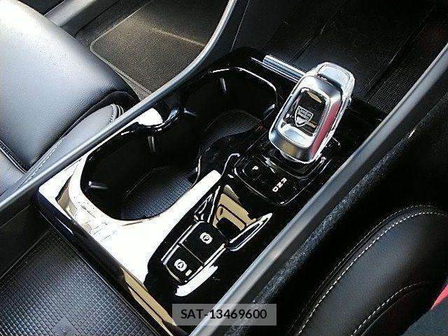 Volvo XC40 2022-06 8247091-25