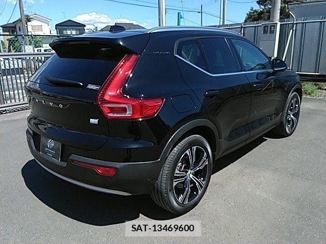 Volvo XC40 2022-06 8247091-2