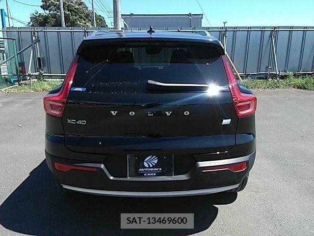 Volvo XC40 2022-06 8247091-4
