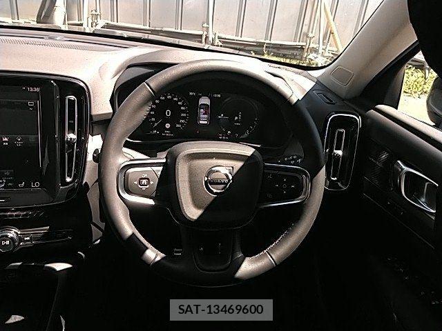 Volvo XC40 2022-06 8247091-7