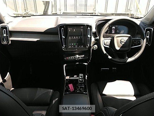 Volvo XC40 2022-06 8247091-8