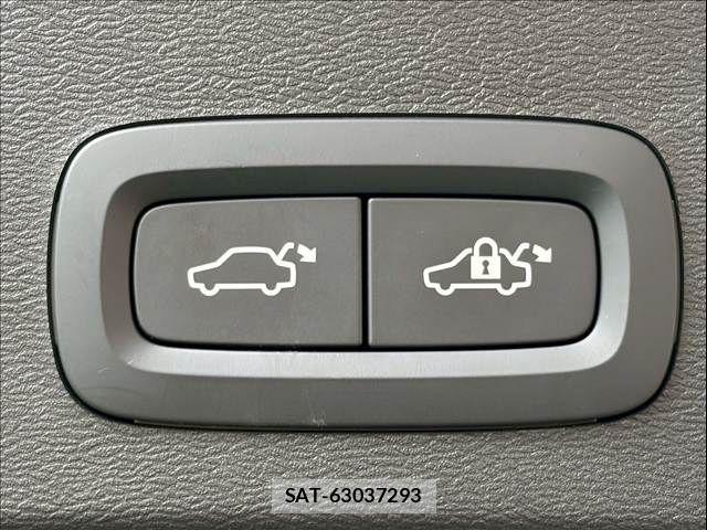Volvo XC40 2021-06 8247093-6