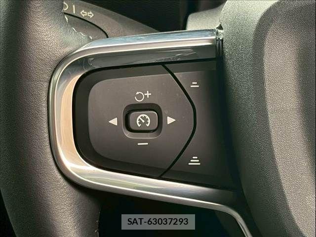 Volvo XC40 2021-06 8247093-8
