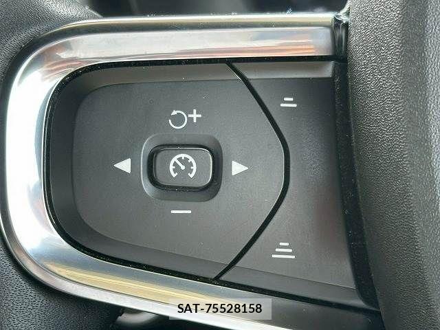 Volvo XC40 2021-06 8247094-9