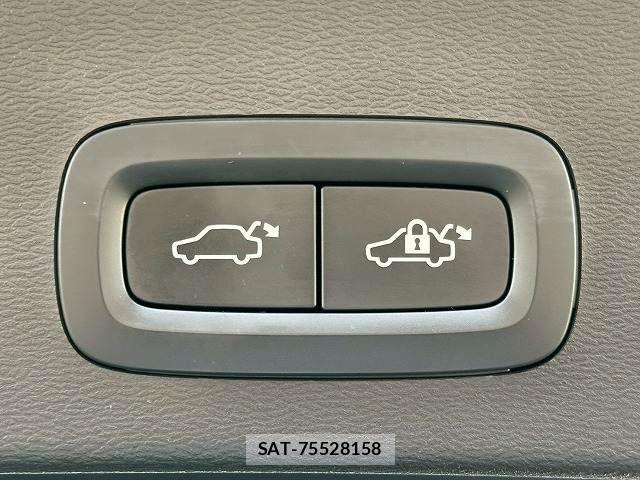 Volvo XC40 2021-06 8247094-7