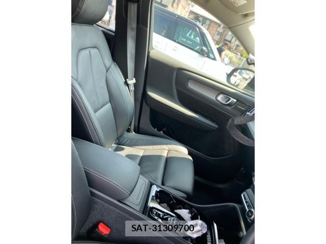 Volvo XC40 2023-02 8317904-13