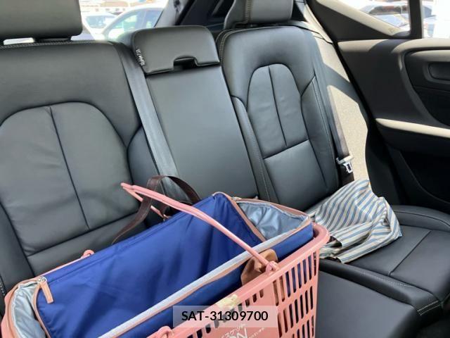 Volvo XC40 2023-02 8317904-14