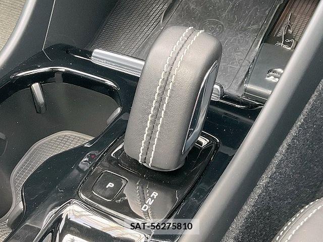 Volvo XC40 2022-01 8317908-10