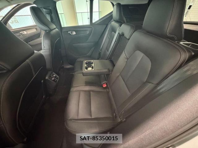 Volvo XC40 2023-09 8317902-16