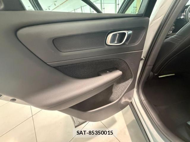 Volvo XC40 2023-09 8317902-17