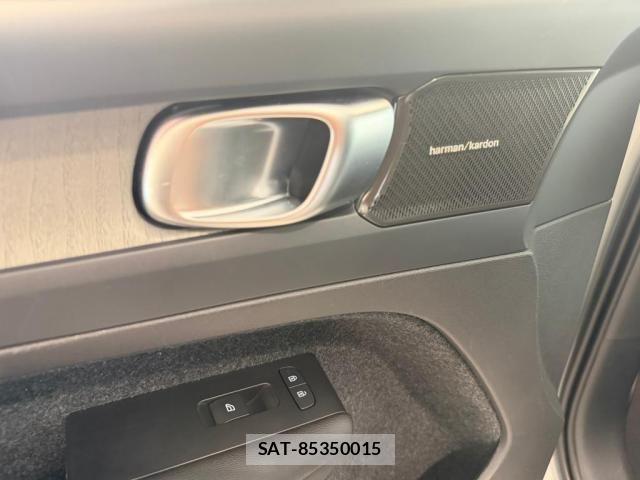 Volvo XC40 2023-09 8317902-21