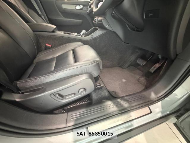 Volvo XC40 2023-09 8317902-23