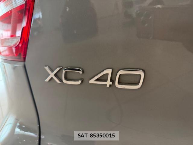 Volvo XC40 2023-09 8317902-4