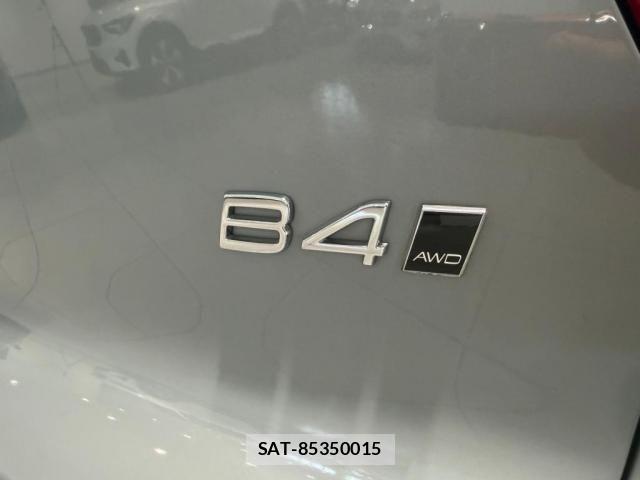Volvo XC40 2023-09 8317902-5
