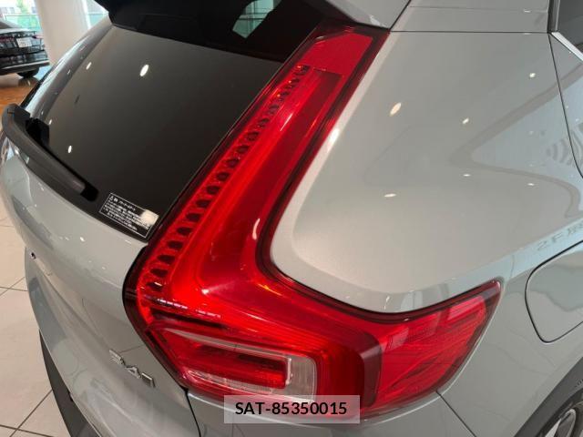 Volvo XC40 2023-09 8317902-6