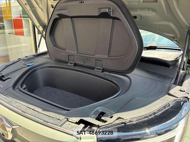 Volvo XC40 2023-08 8317913-9