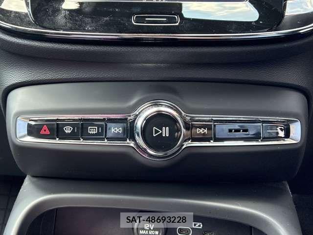 Volvo XC40 2023-08 8317913-11