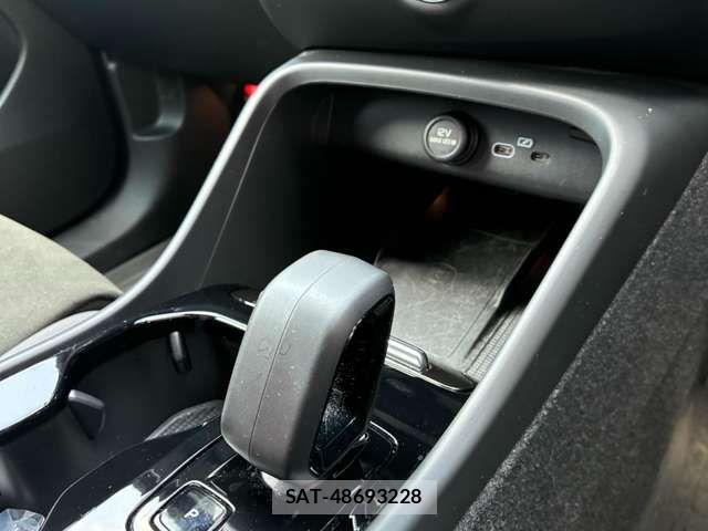 Volvo XC40 2023-08 8317913-19