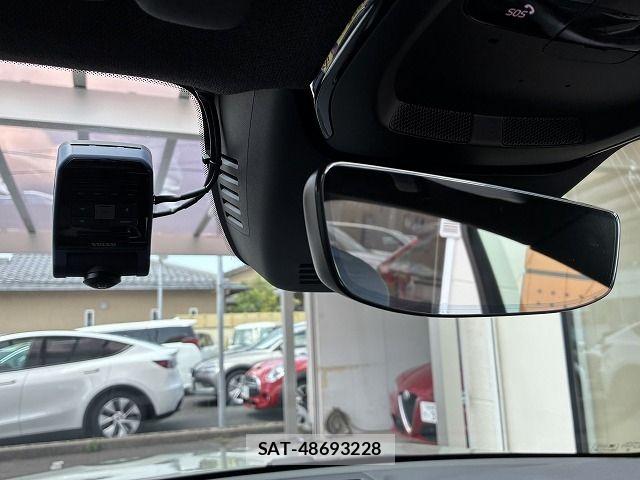 Volvo XC40 2023-08 8317913-22