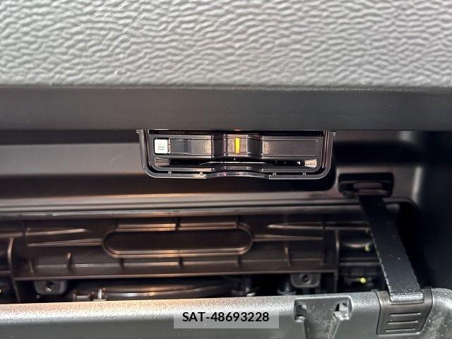 Volvo XC40 2023-08 8317913-23