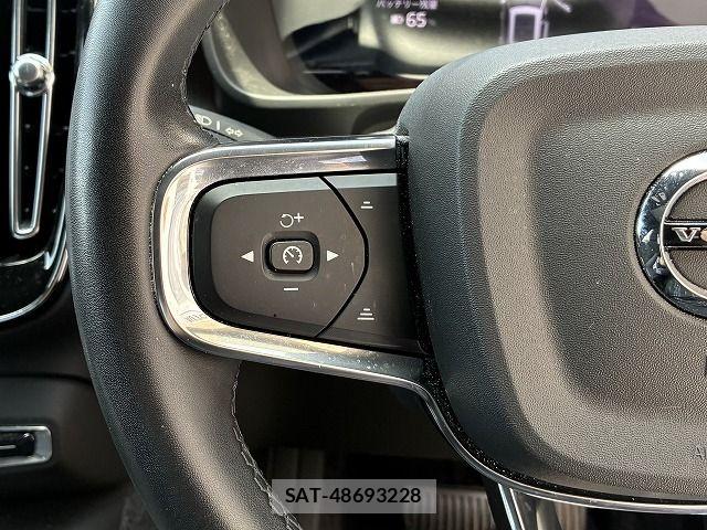 Volvo XC40 2023-08 8317913-24
