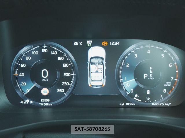 Volvo XC40 2021-09 8338410-13