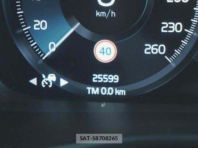 Volvo XC40 2021-09 8338410-14