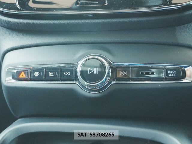Volvo XC40 2021-09 8338410-15