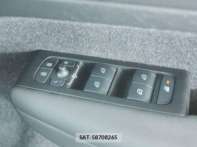 Volvo XC40 2021-09 8338410-17