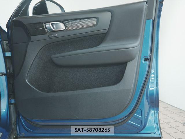 Volvo XC40 2021-09 8338410-21