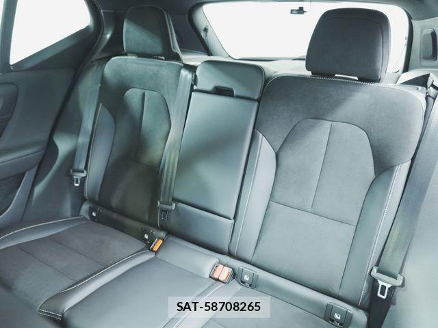 Volvo XC40 2021-09 8338410-27