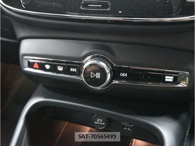Volvo XC40 2022-04 8338405-29