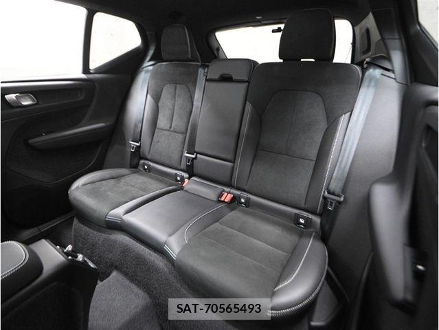 Volvo XC40 2022-04 8338405-5