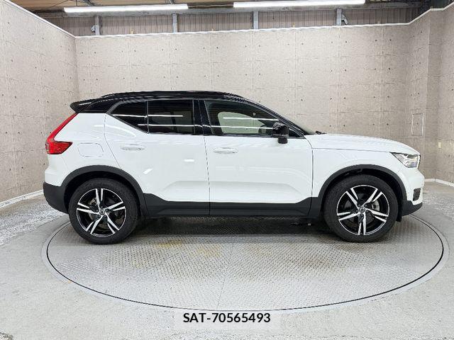 Volvo XC40 2022-04 8338405-8