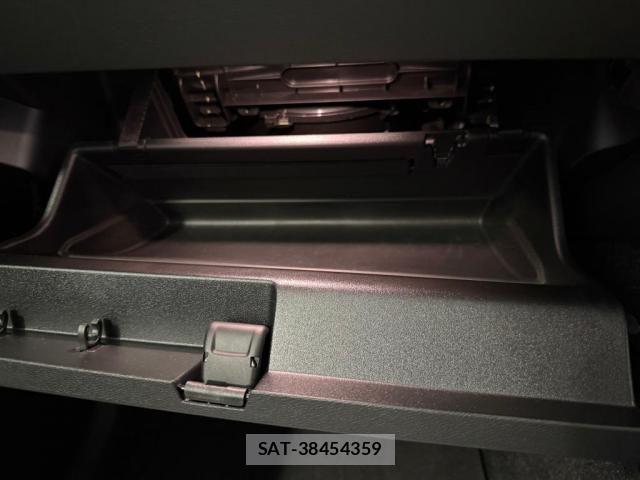 Volvo XC40 2025-04 8338404-12