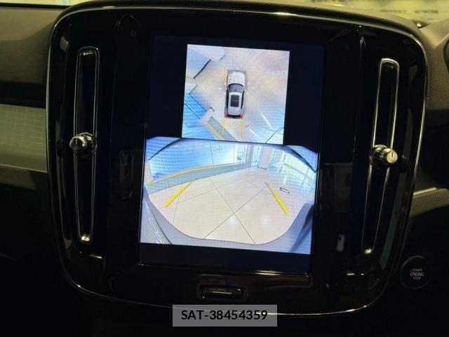 Volvo XC40 2025-04 8338404-13
