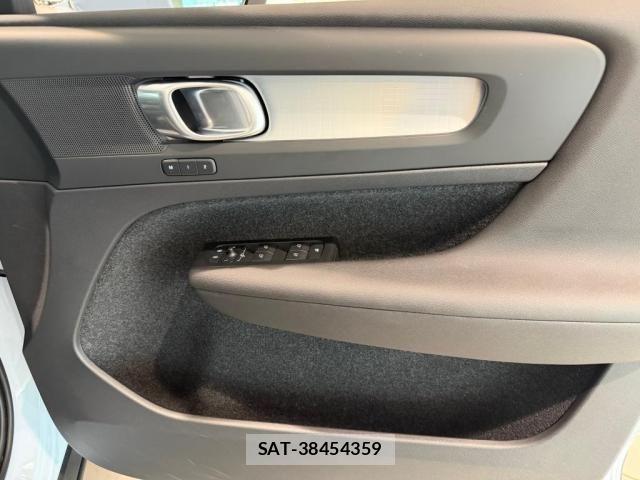 Volvo XC40 2025-04 8338404-14