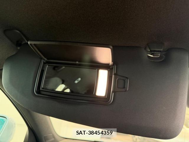 Volvo XC40 2025-04 8338404-17