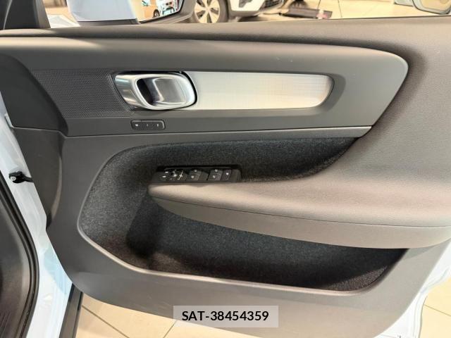 Volvo XC40 2025-04 8338404-18